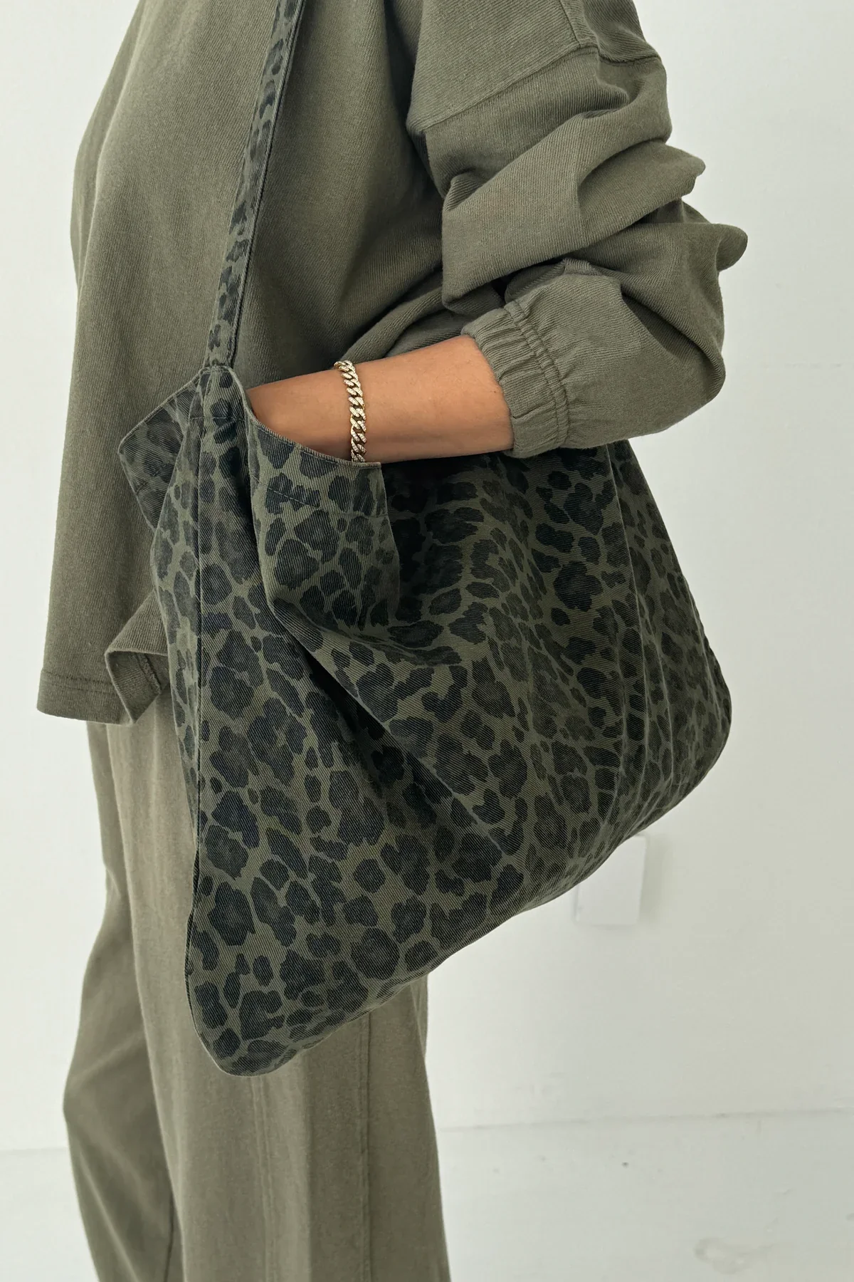 Le Bon Crew Happy Carry Bag / Leopard/Fern Leopard
