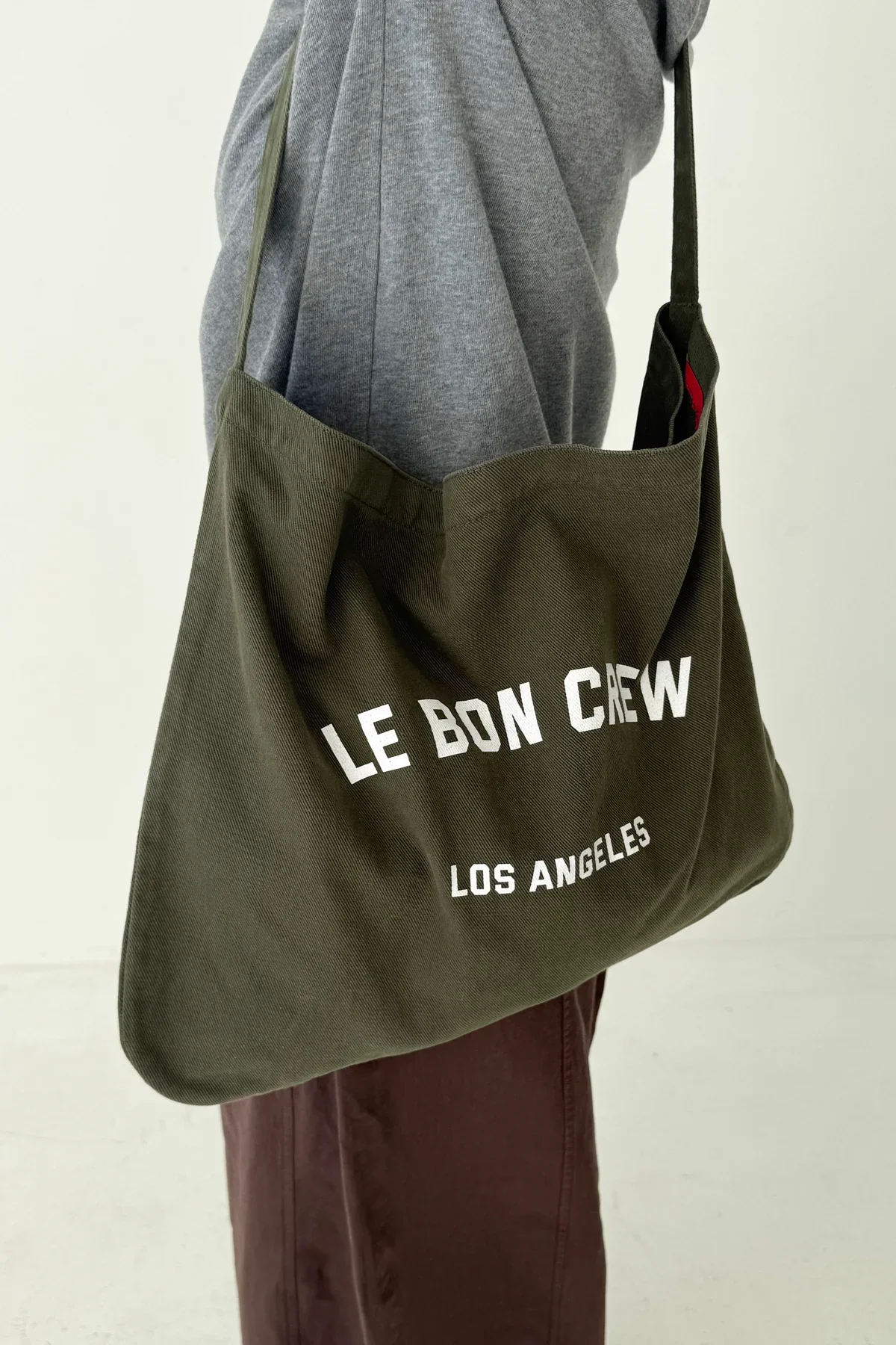 Le Bon Crew Happy Carry Bag / olive/black/azure - Image 9