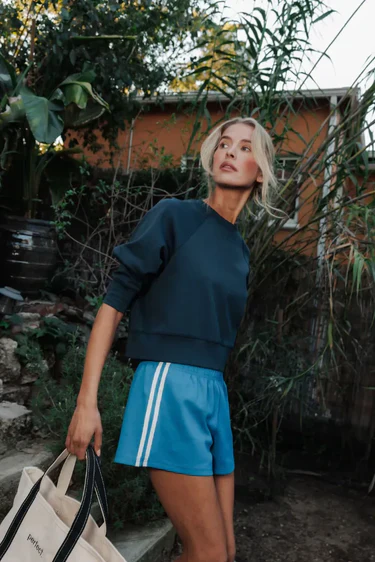 Sport short with side stripe Cobalt | Perfect White Tee